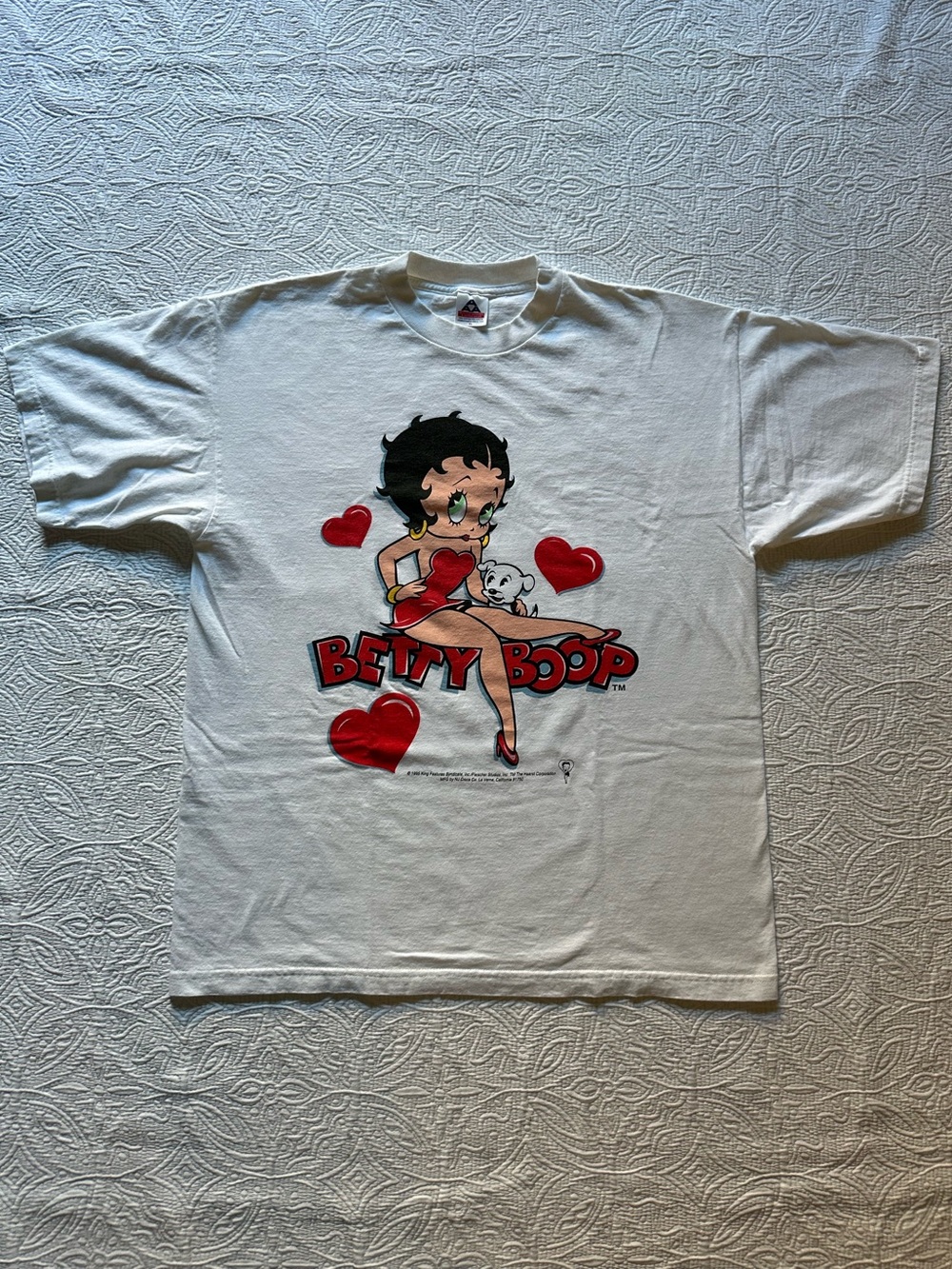 Betty Boop 1995’s White Graphic Tee with Red Hearts